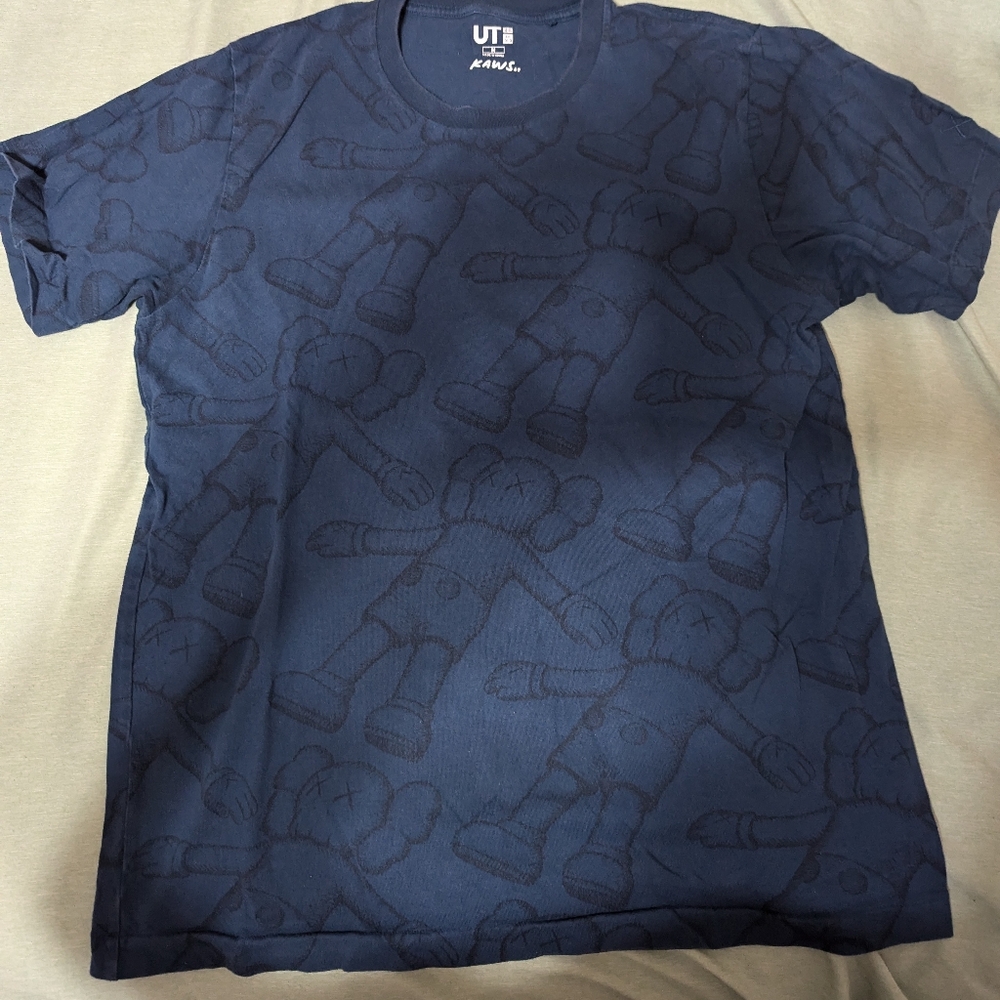 Kaws x Uniqlo tshirt